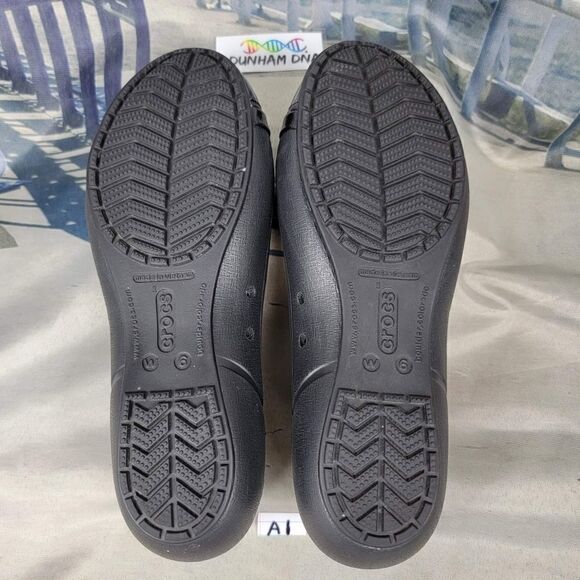 Crocs Flats Women's 6  - Picture 11 of 12